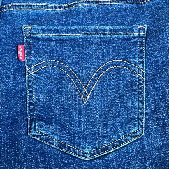 Levi’s mid length shorts Womens size 32 Medium wash Cuffed Denim - Picture 10 of 13